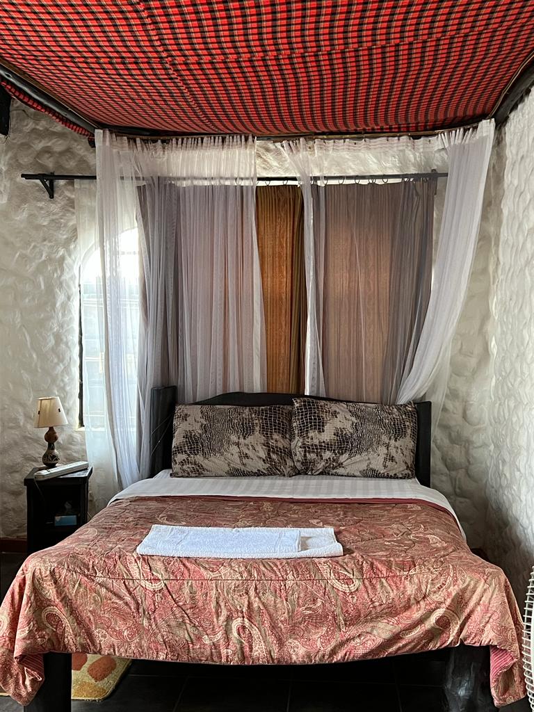 2Br furnished house available in Runda