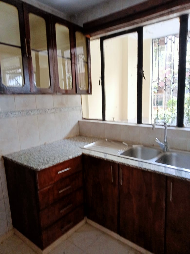 3Br apartment available in Kilimani 60k