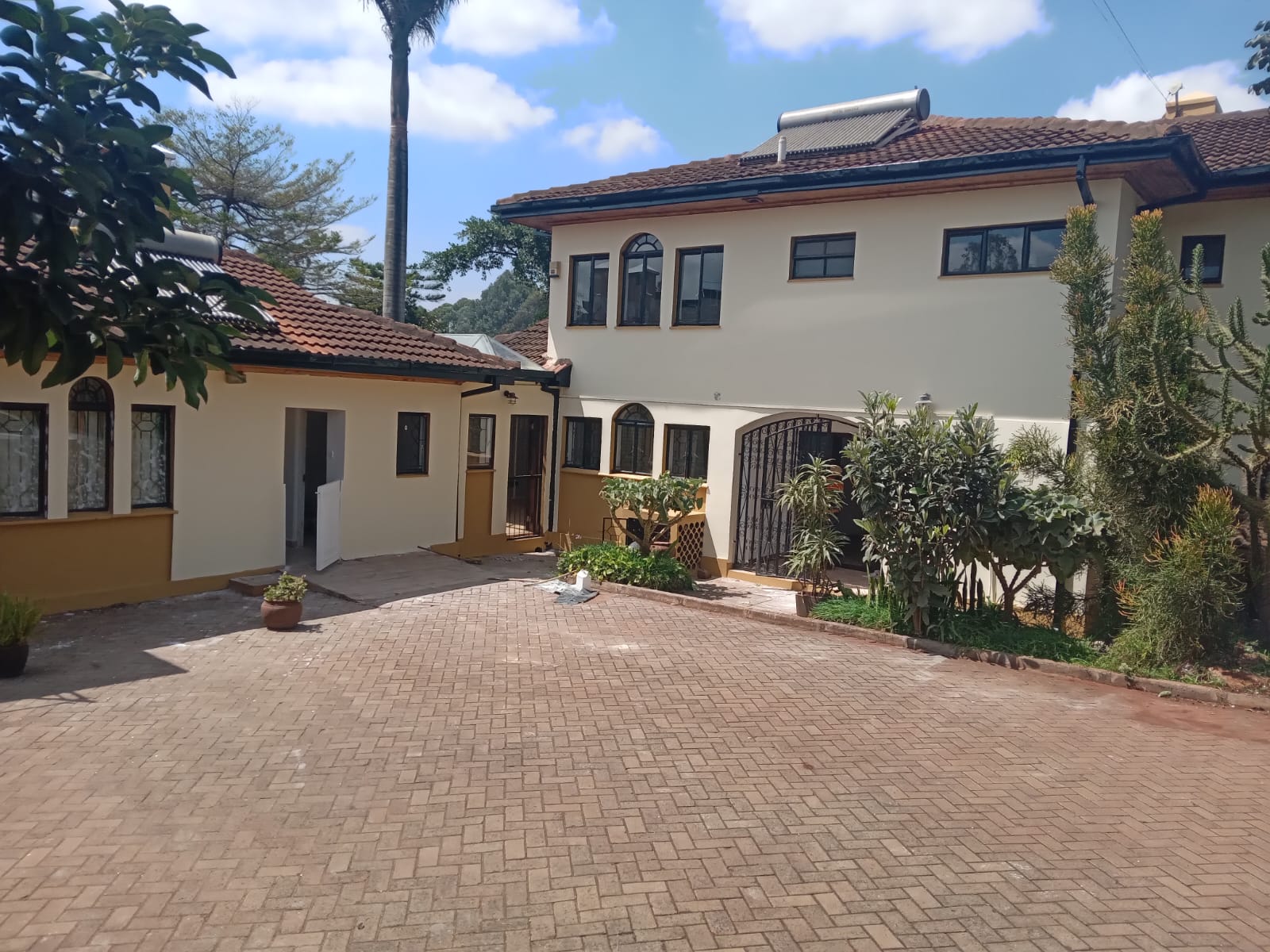 5Br house available in Kitsuru