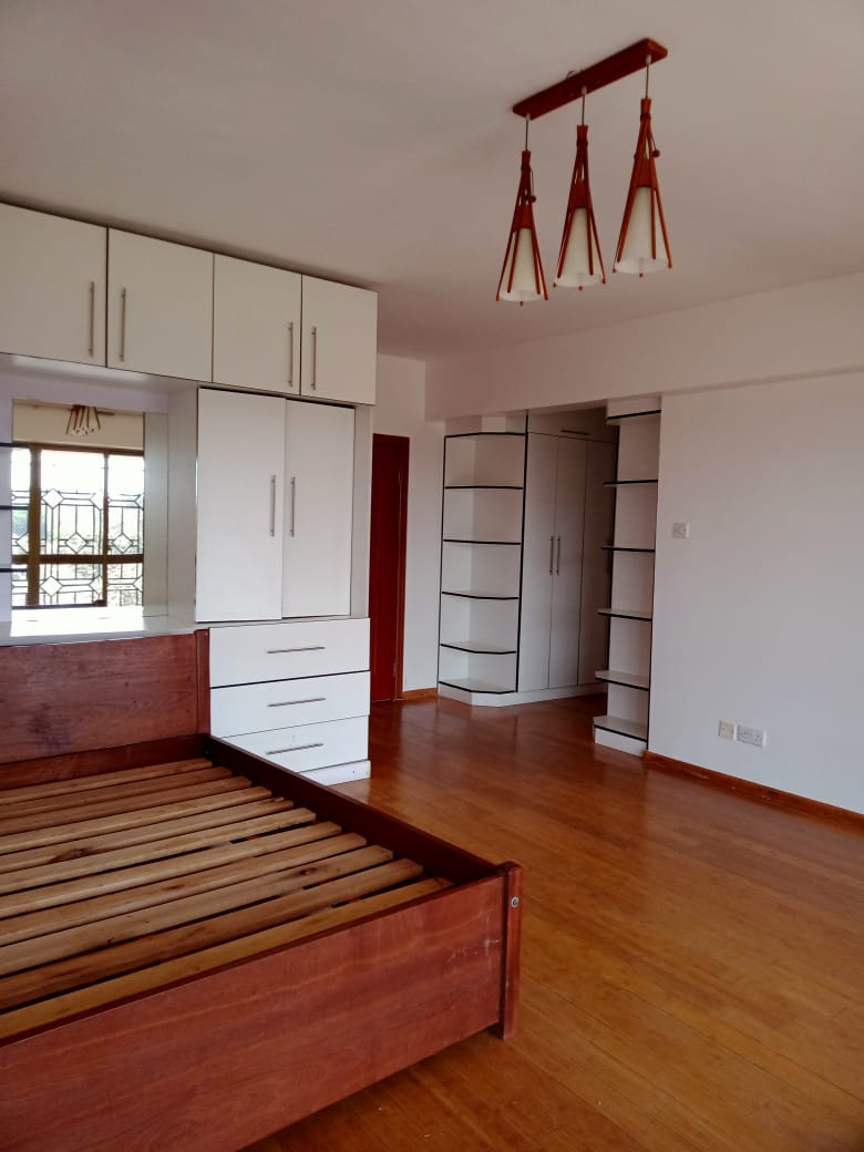 4Br+DSQ apartment available in Lavington