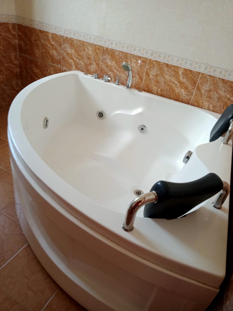 4Br+DSQ apartment available in Lavington