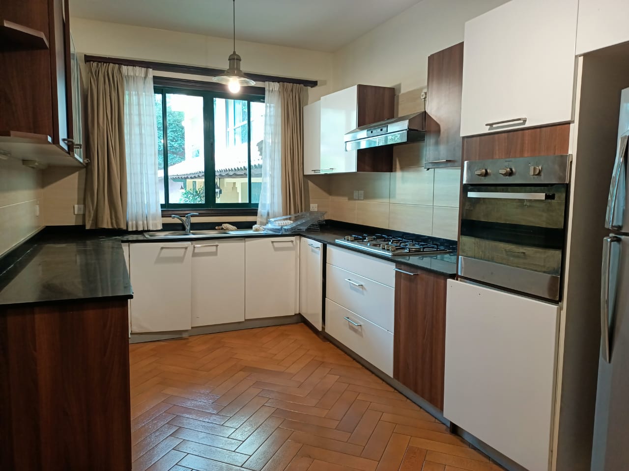 4Br Townhouse for rent in Brookside