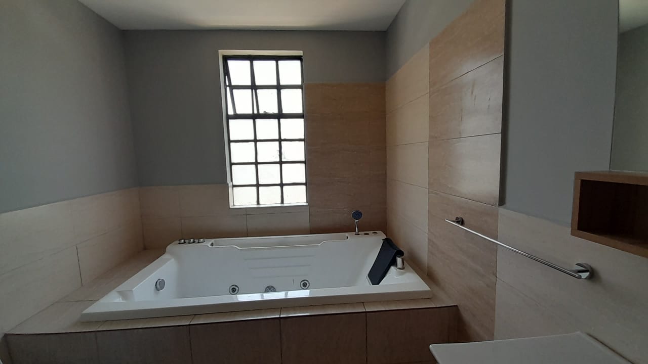 4Br all ensuite townhouse with SQ in Kitusuru