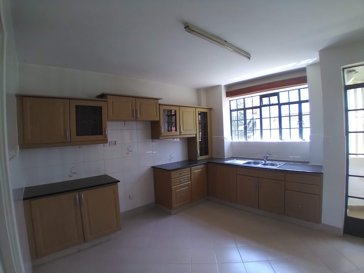 3Br unfurnished apartment + Dsq available for rent in Lavington