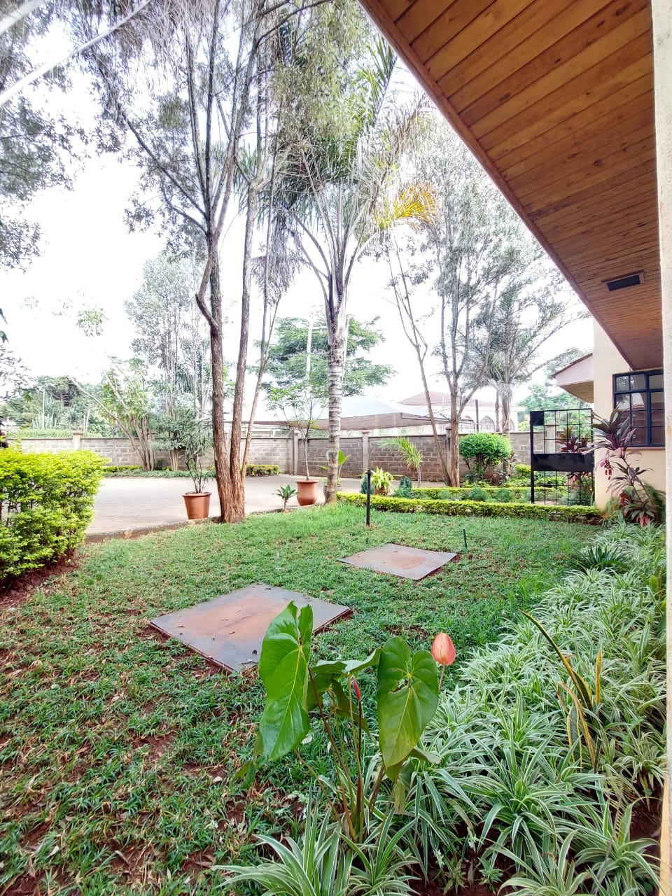 CHARMING 3 BEDROOM TOWNHOUSE IN LAVINGTON