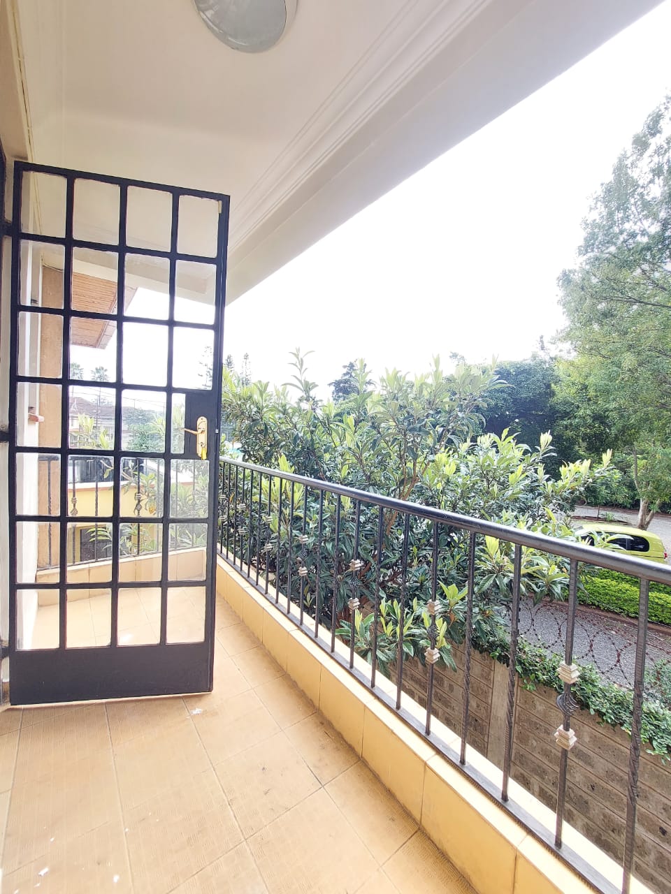 CHARMING 3 BEDROOM TOWNHOUSE IN LAVINGTON