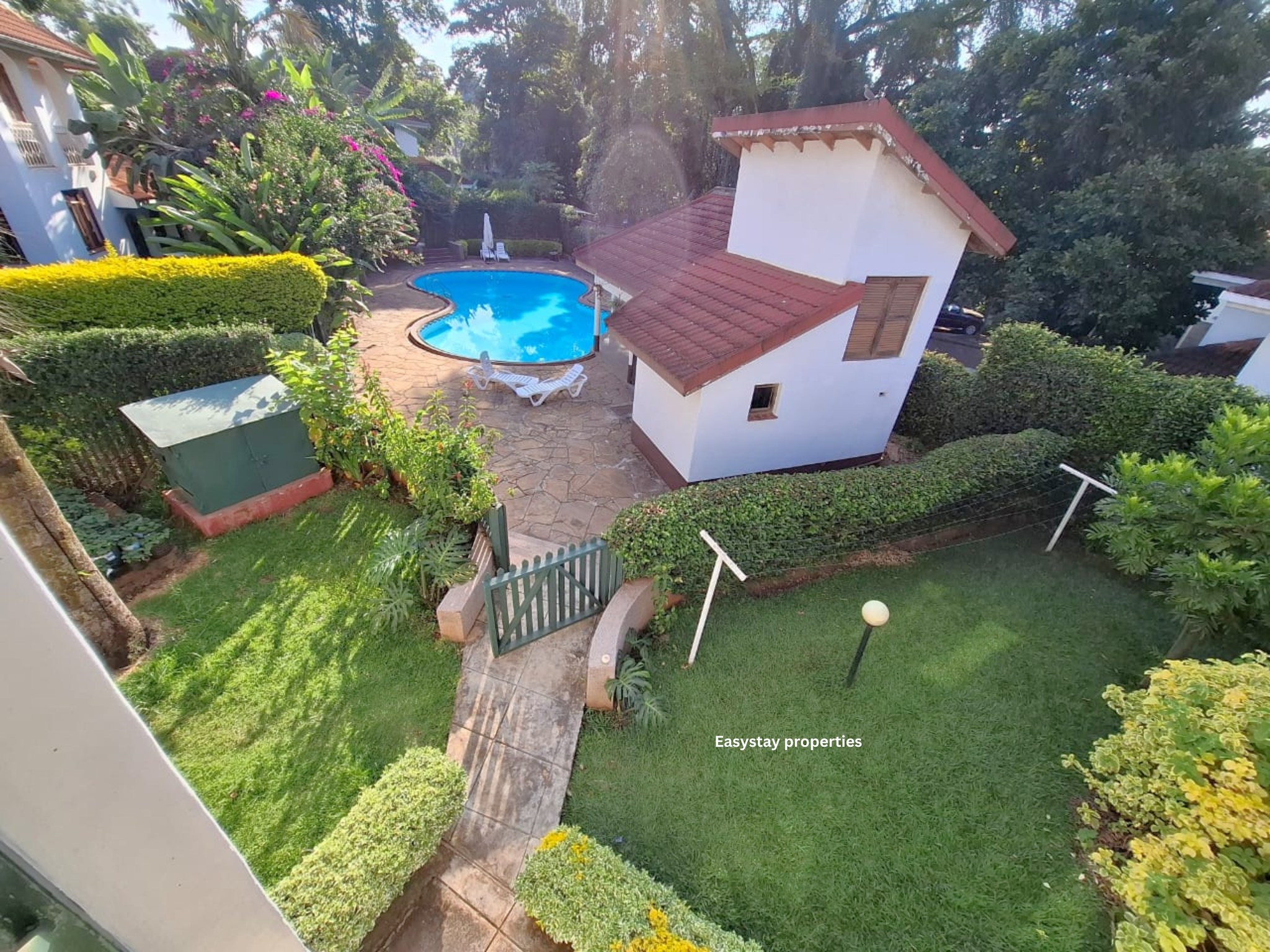 LAVINGTON, 4 BEDROOM HOUSE