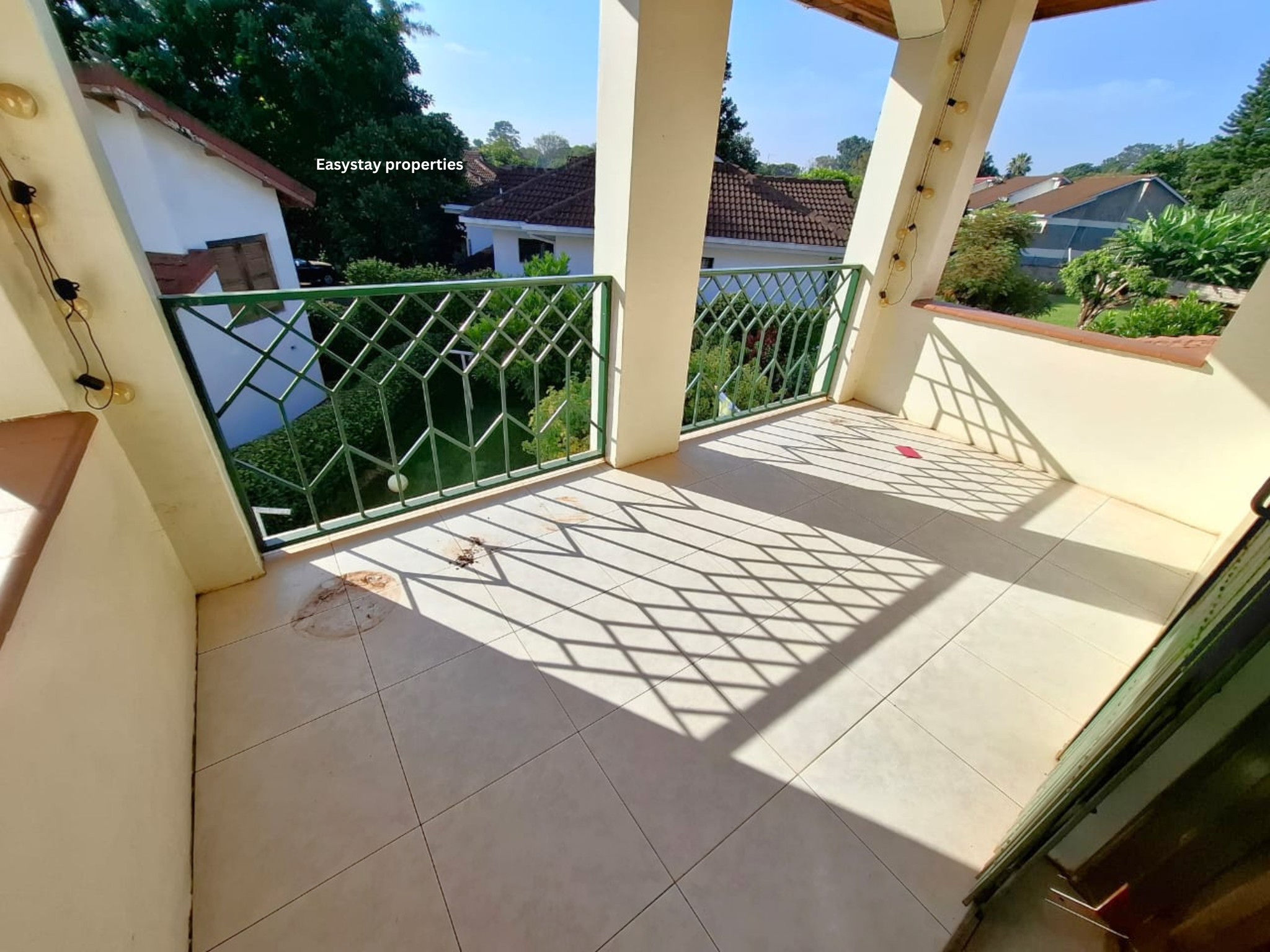 LAVINGTON, 4 BEDROOM HOUSE