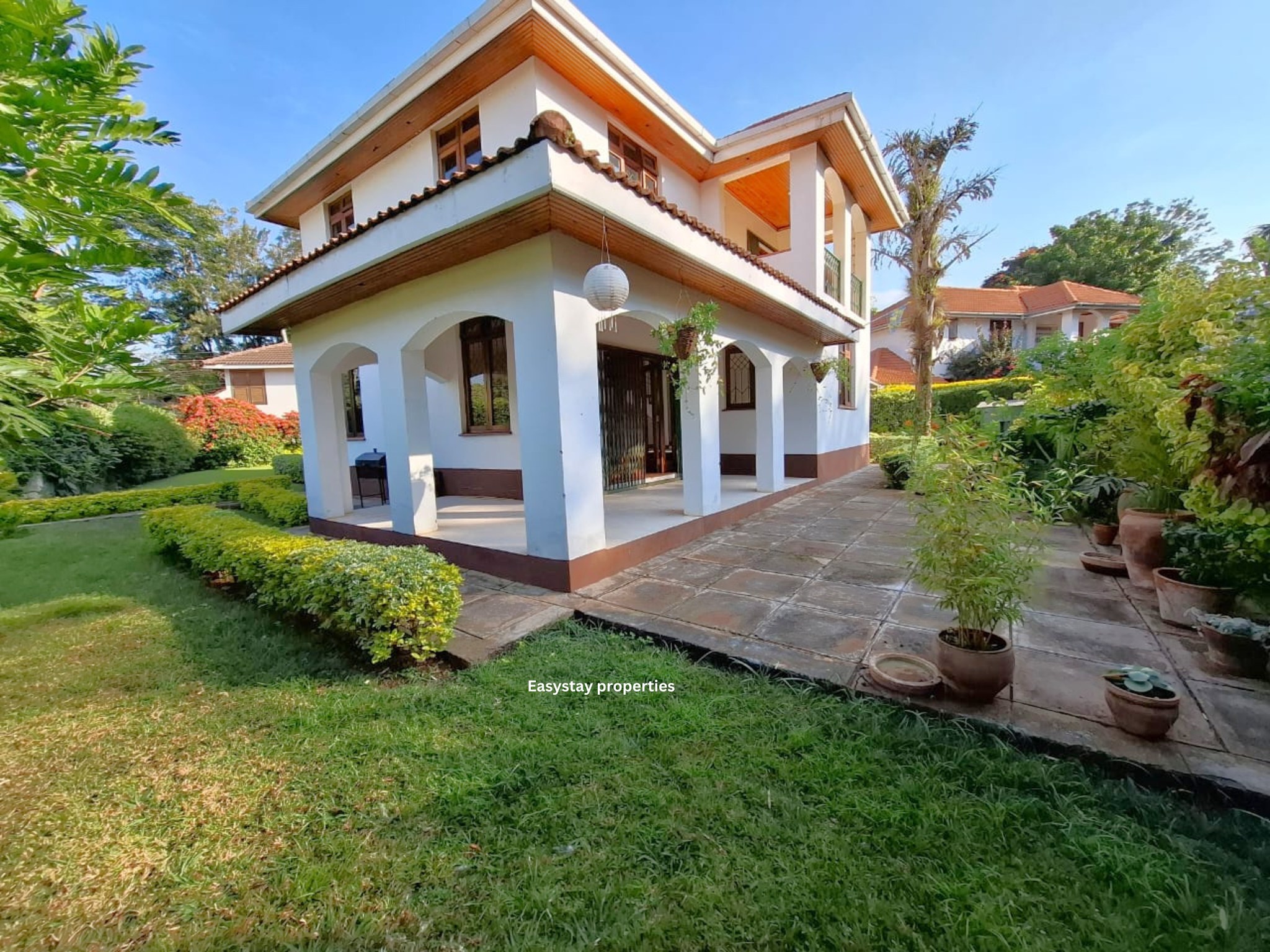 LAVINGTON, 4 BEDROOM HOUSE