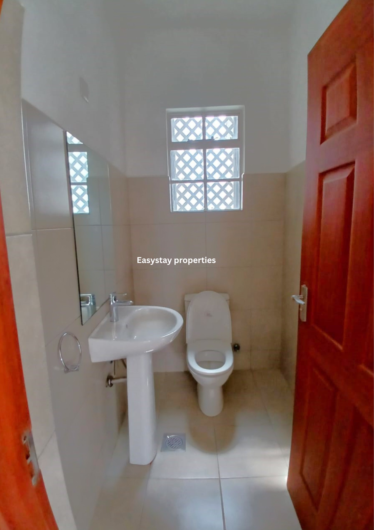 LAVINGTON, 3 BEDROOM UNFURNISHED APARTMENT