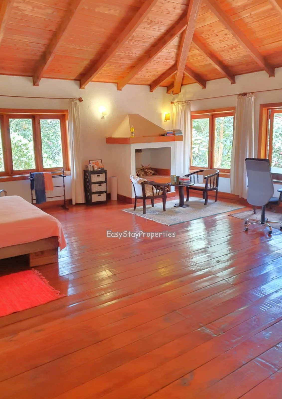 ROSSLYN, 4 BEDROOM FURNISHED HOUSE