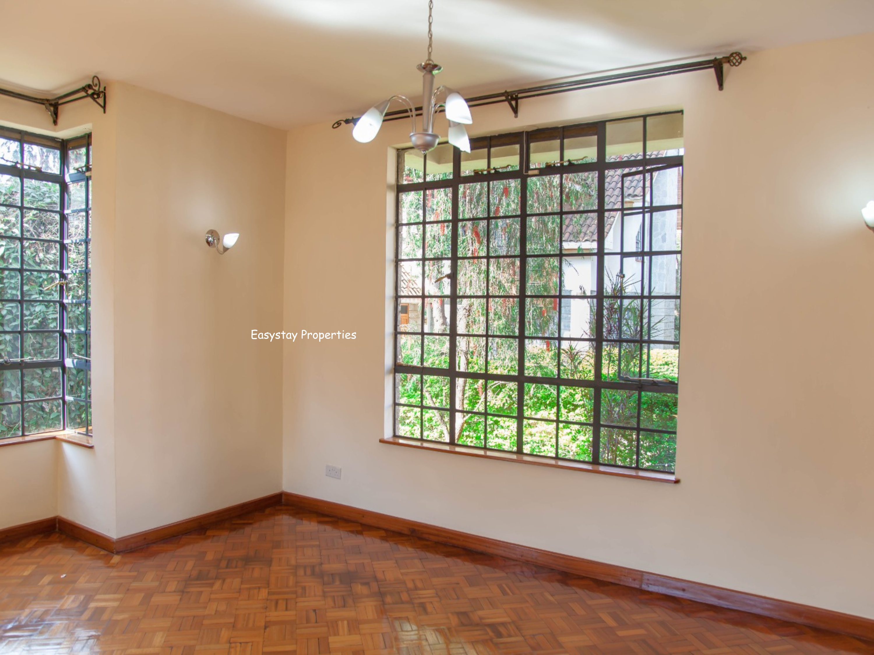 LAVINGTON, 4 BEDROOM MASIONETTE