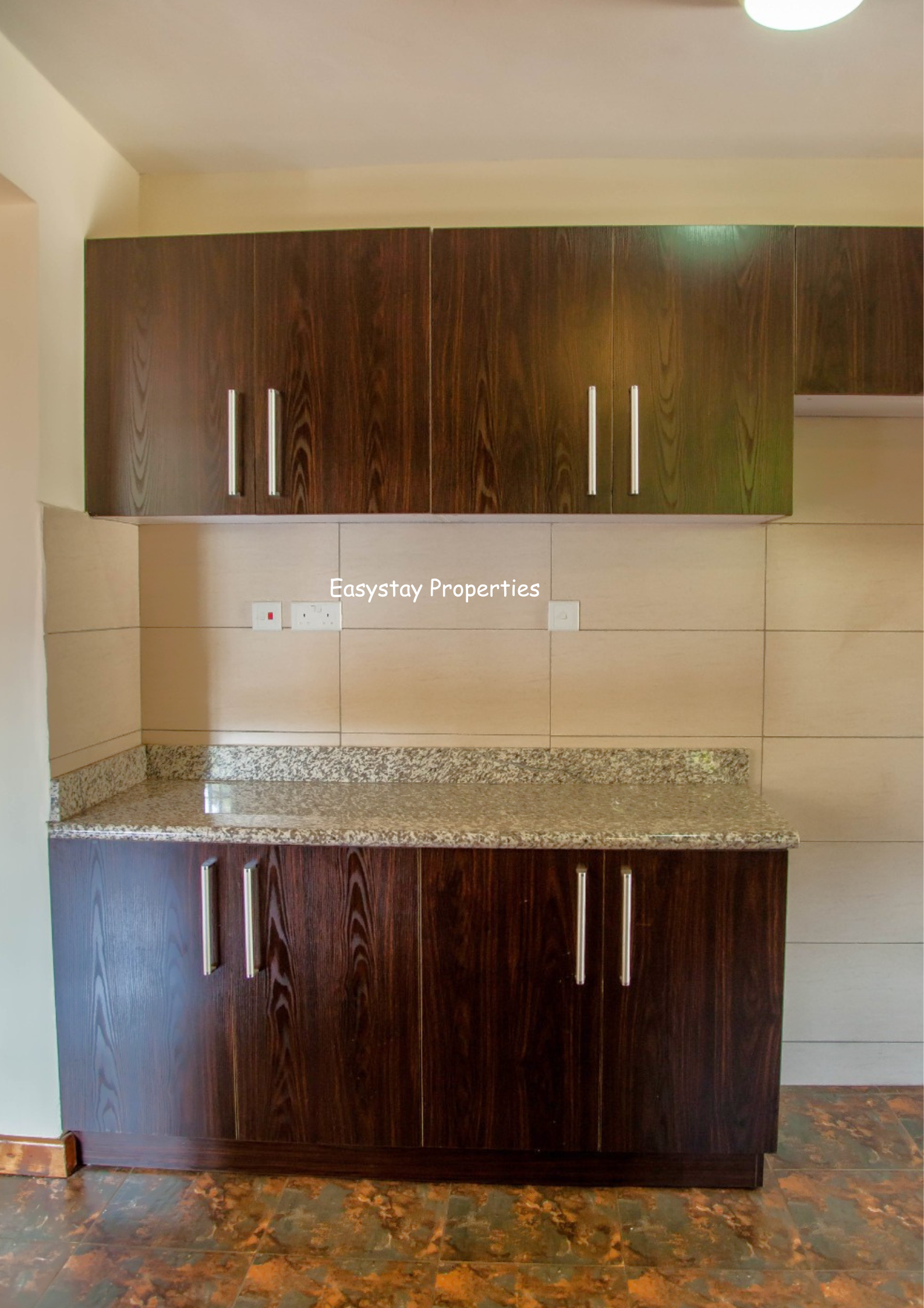 LAVINGTON, 4 BEDROOM MASIONETTE
