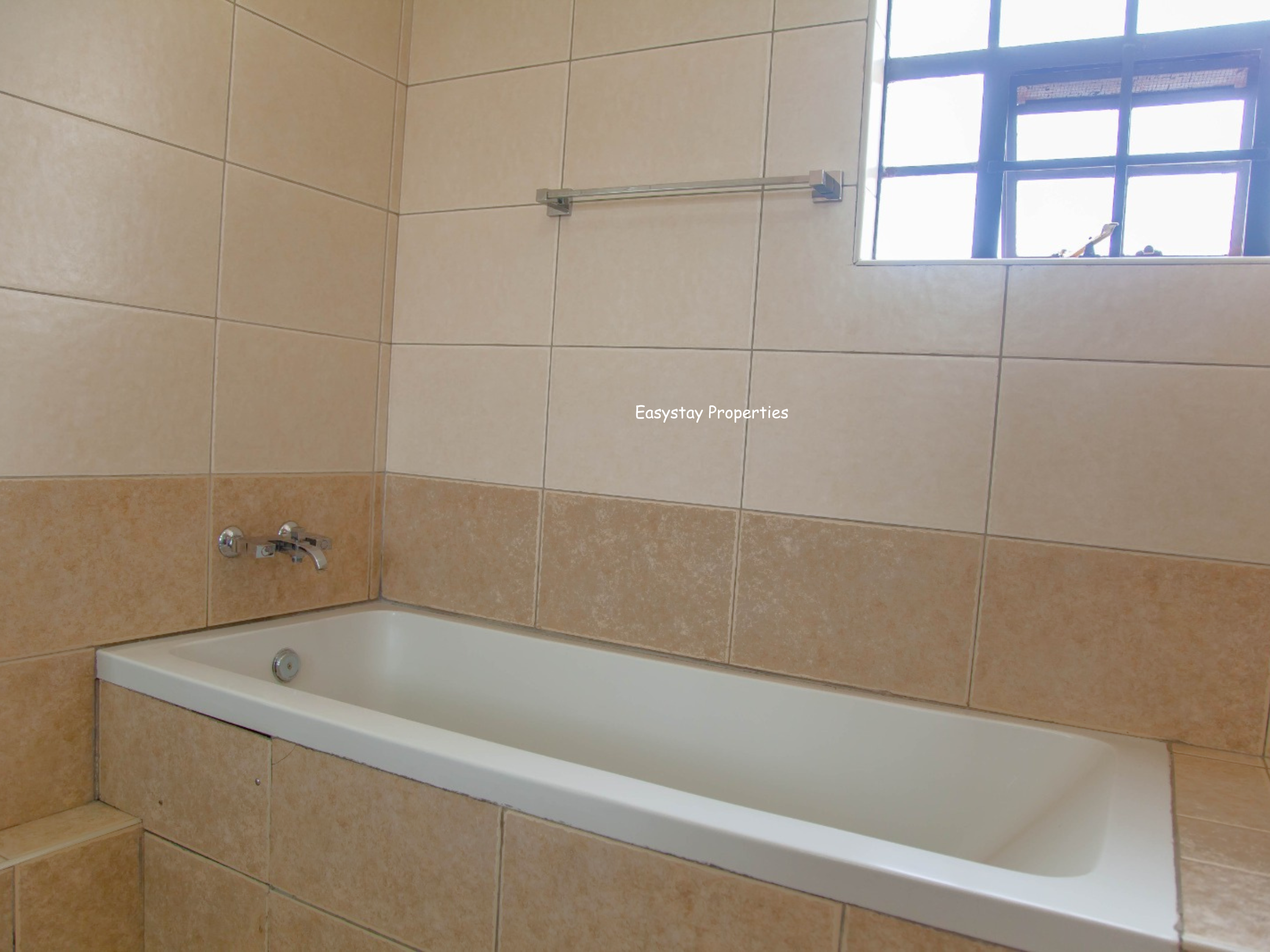 LAVINGTON, 4 BEDROOM MASIONETTE
