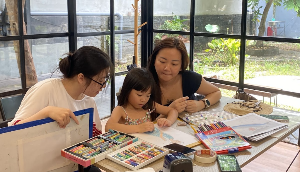 子供も大人も参加できる 英語アートレッスン in Hanoi