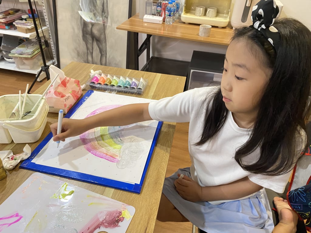 Family-friendly classes – bring your children and enjoy creating art together