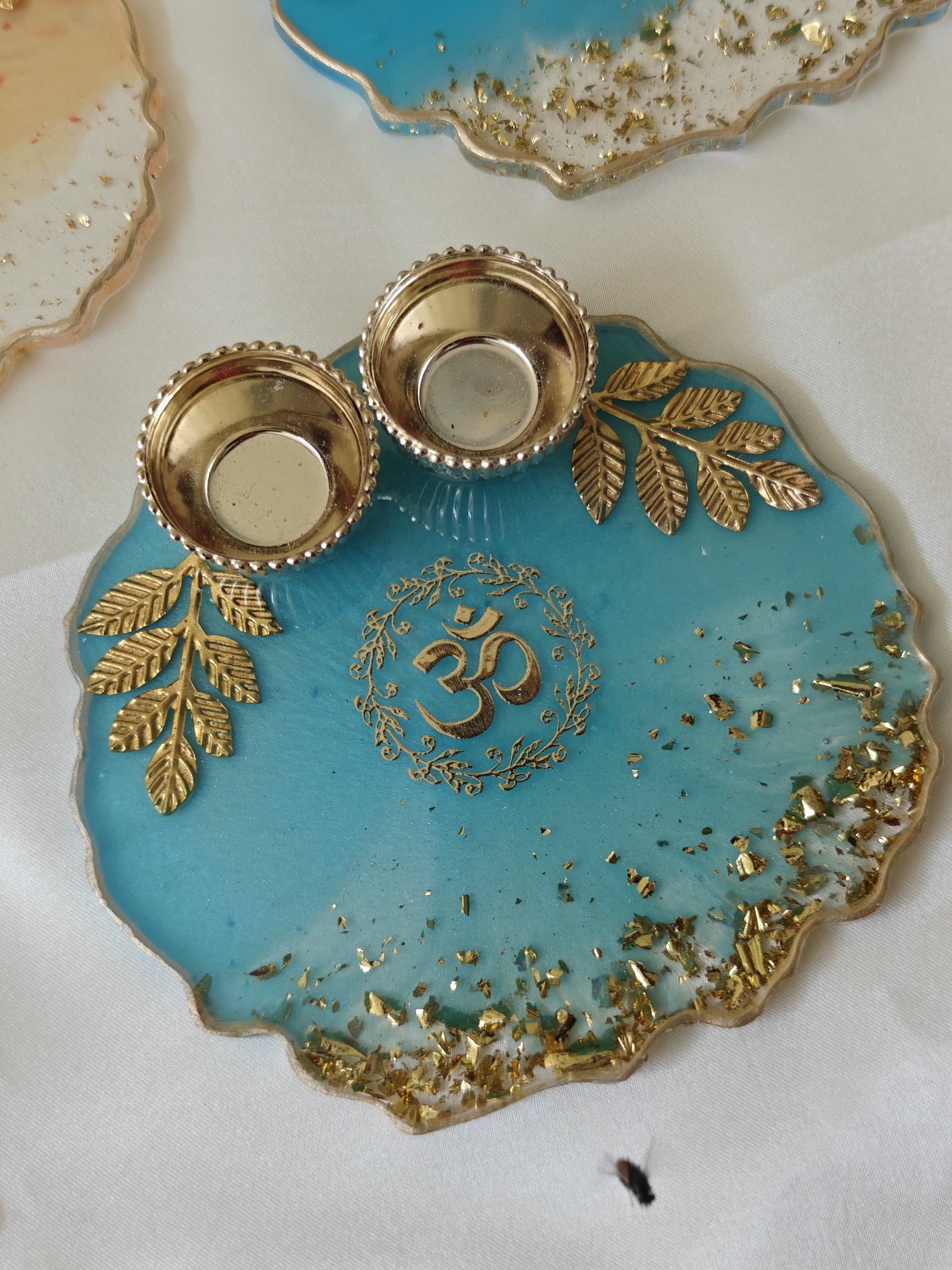 Designer Resin Pooja Thali – Blue & Gold Leaf Decorative Thali
