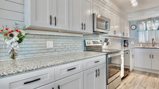 Pro Galleries Gallery of Home Outlet professionals’ projects