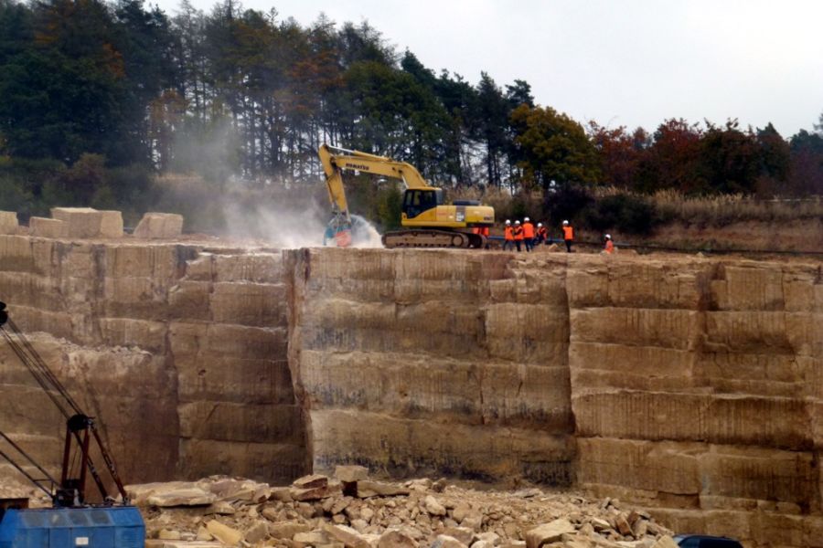 tungsten carbide rocksaw in quarry