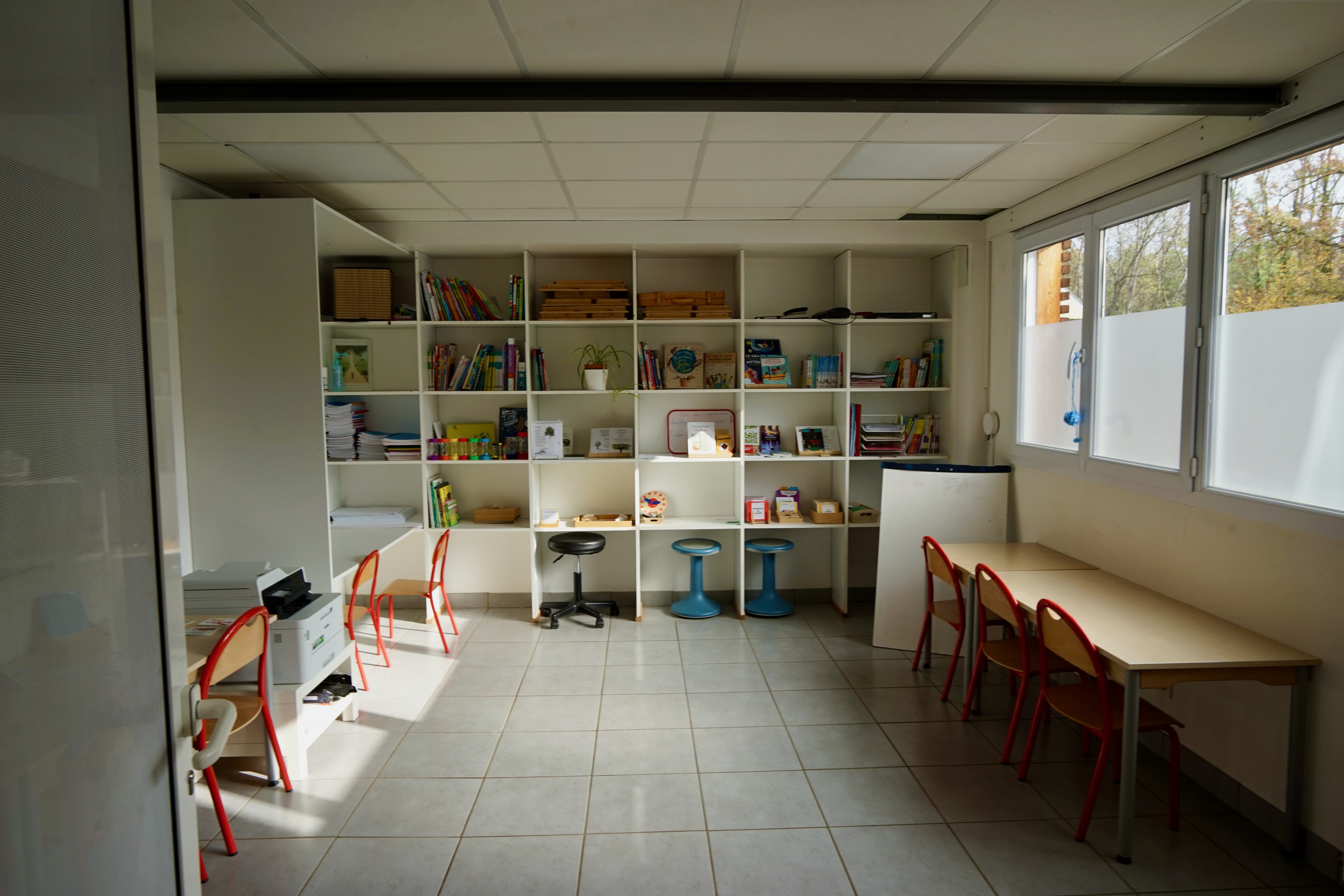 elementary Montessori classroom france Thonon-les-Bains Haute-Savoie