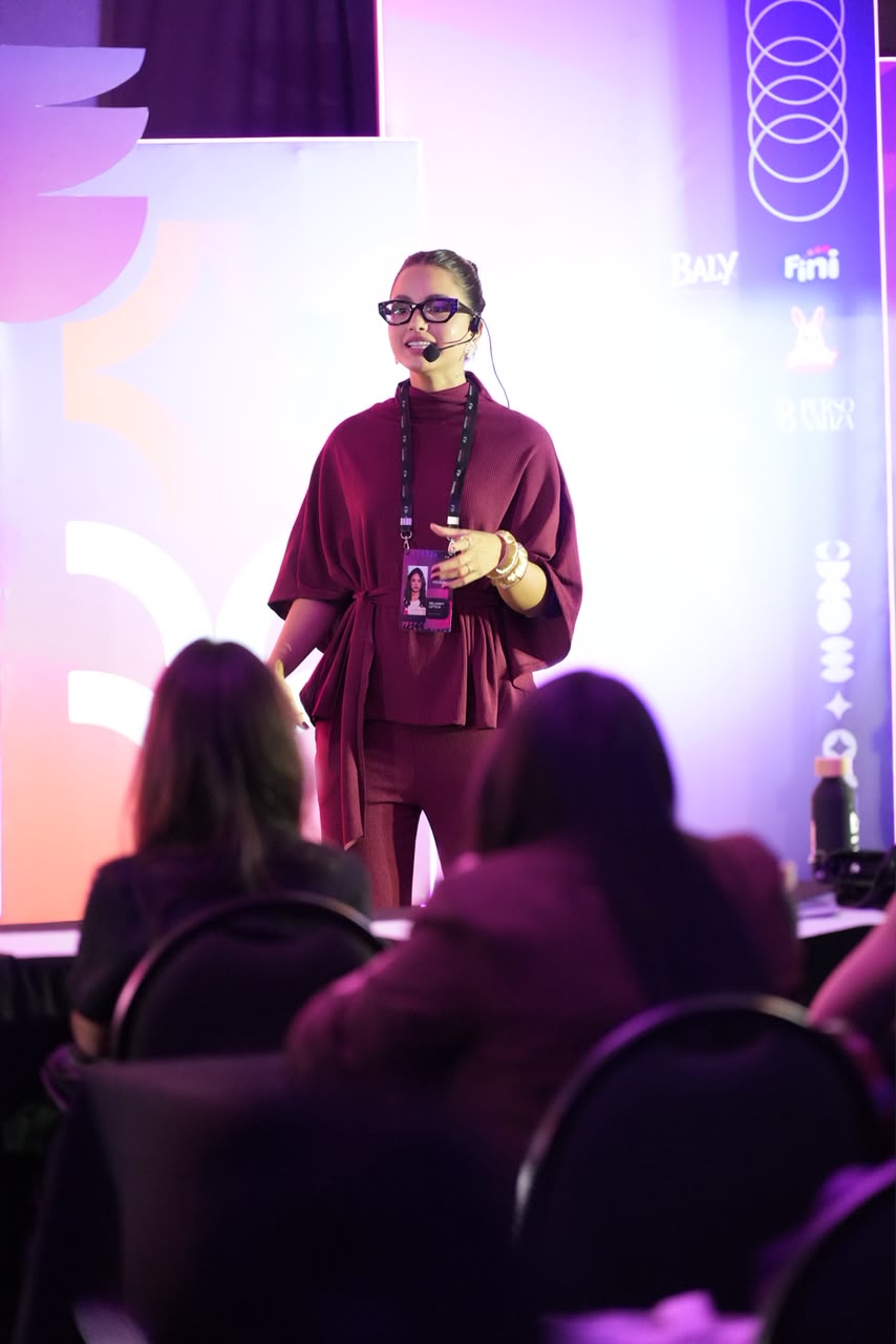 Delanny Letícia - Apresentadora de TV e Mentora de Oratória