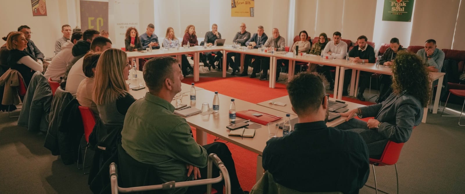 Mbahet trajnimi &ldquo;Prizreni i q&euml;ndruesh&euml;m: Zhvillimi qarkor, zgjidhjet e bazuara n&euml; natyr&euml; dhe planifikimi pjes&euml;marr&euml;s&rdquo;