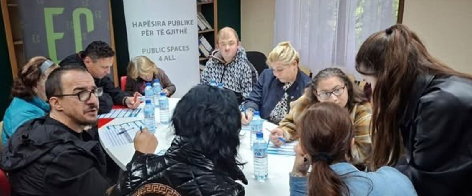 U mbajt aktiviteti &ldquo;Public Spaces Diaries&rdquo; me komunitetin e Personave me Aft&euml;si t&euml; Kufizuara n&euml; Prizren