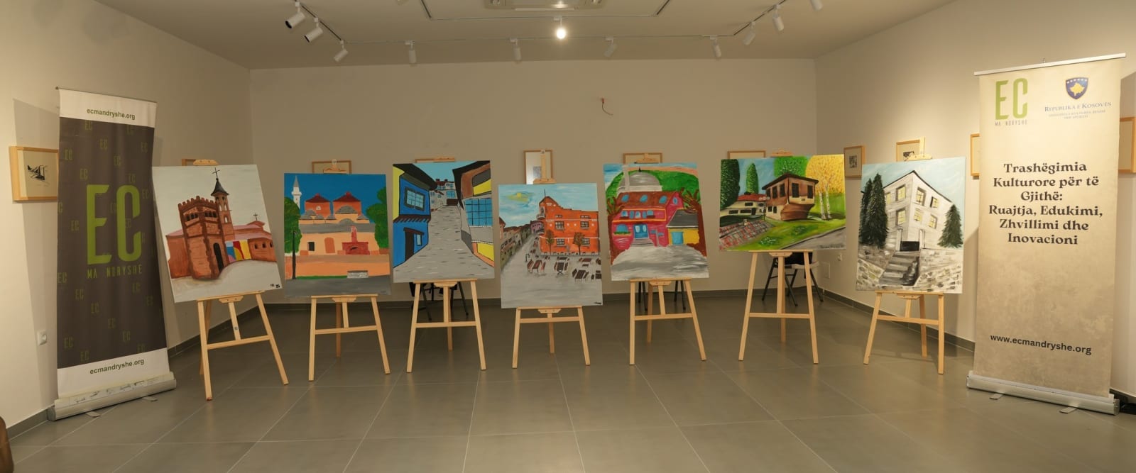 Nx&euml;n&euml;sit e shkollave t&euml; mesme pikturojn&euml; vlerat e trash&euml;gimis&euml; kulturore t&euml; Prizrenit