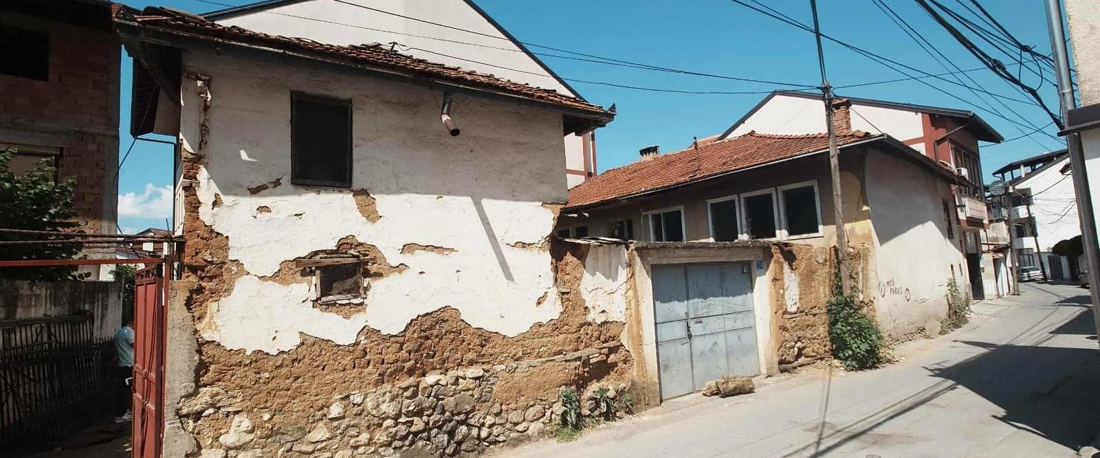 Nd&euml;rhyrjet e paautorizuara cenojn&euml; trash&euml;gimin&euml; arkitekturore t&euml; Prizrenit