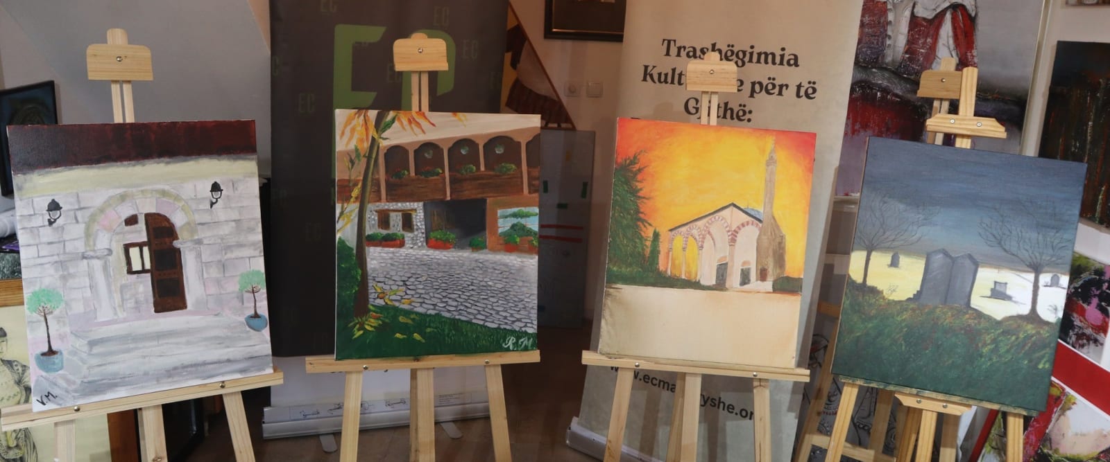Nx&euml;n&euml;sit e shkollave t&euml; mesme pikturojn&euml; vlerat e trash&euml;gimis&euml; kulturore t&euml; Gjakov&euml;s