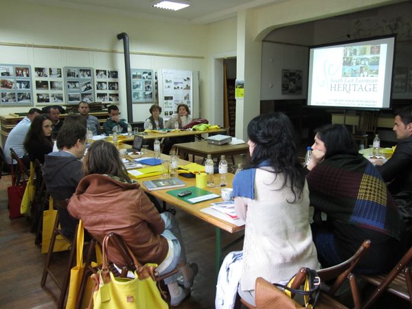 Debati “Të moshuarit dhe planifikimi urban në Prizren”