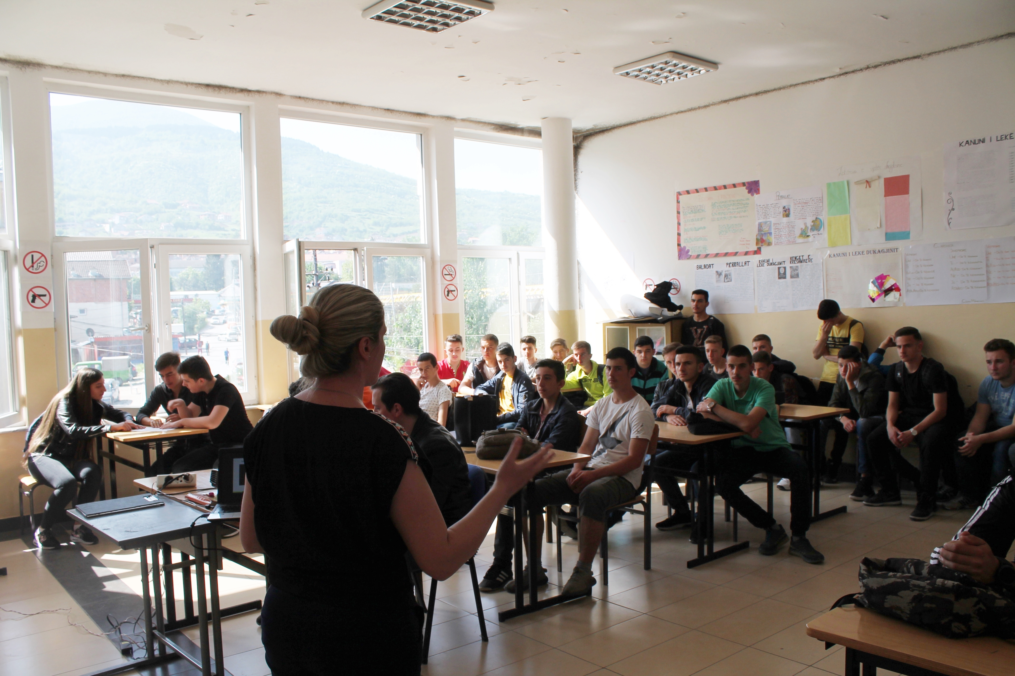 EC launches presentation sessions in Kosovo high schools