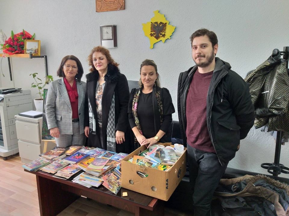 Furnizohen me libra shkollat ”Motrat Qiriazi” dhe “Nazim Kokollari” në Prizren