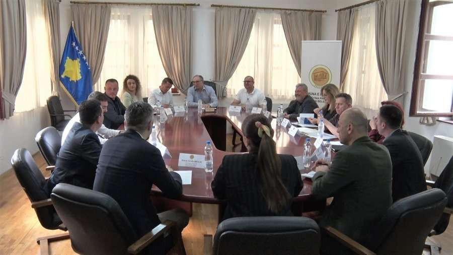 Mbledhjet e ekzekutivit të Prizrenit hapen për mediat e OJQ-të