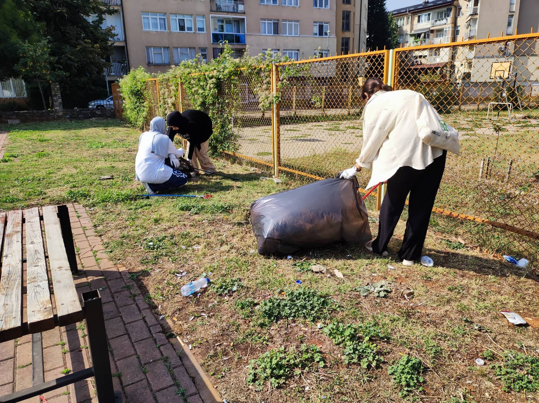 EC carries out a cleaning action in the children's park in “Bazhdarhane” in Prizren