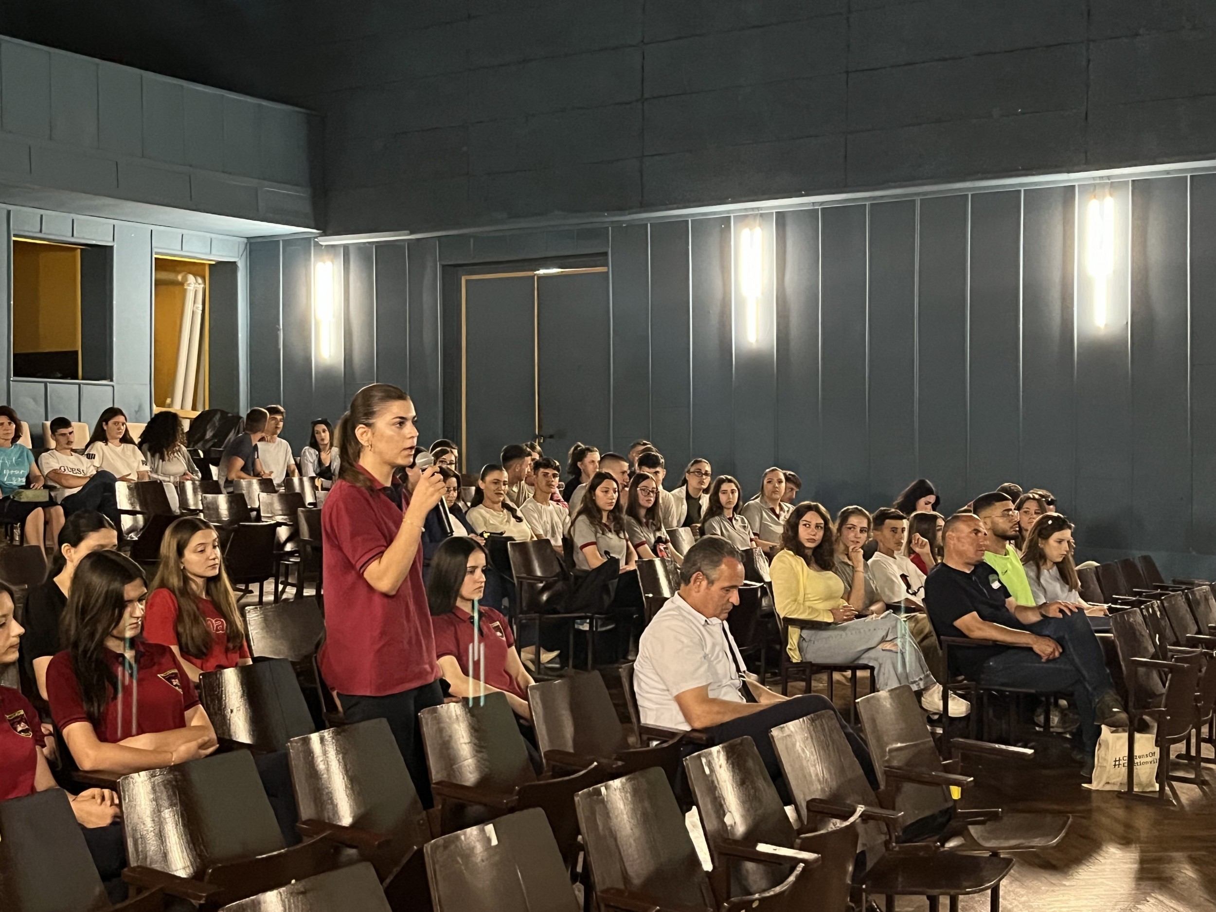 Eko klubet e Rajonit të Jugut shikojnë dokumentarin dhe diskutojnë për mjedisin