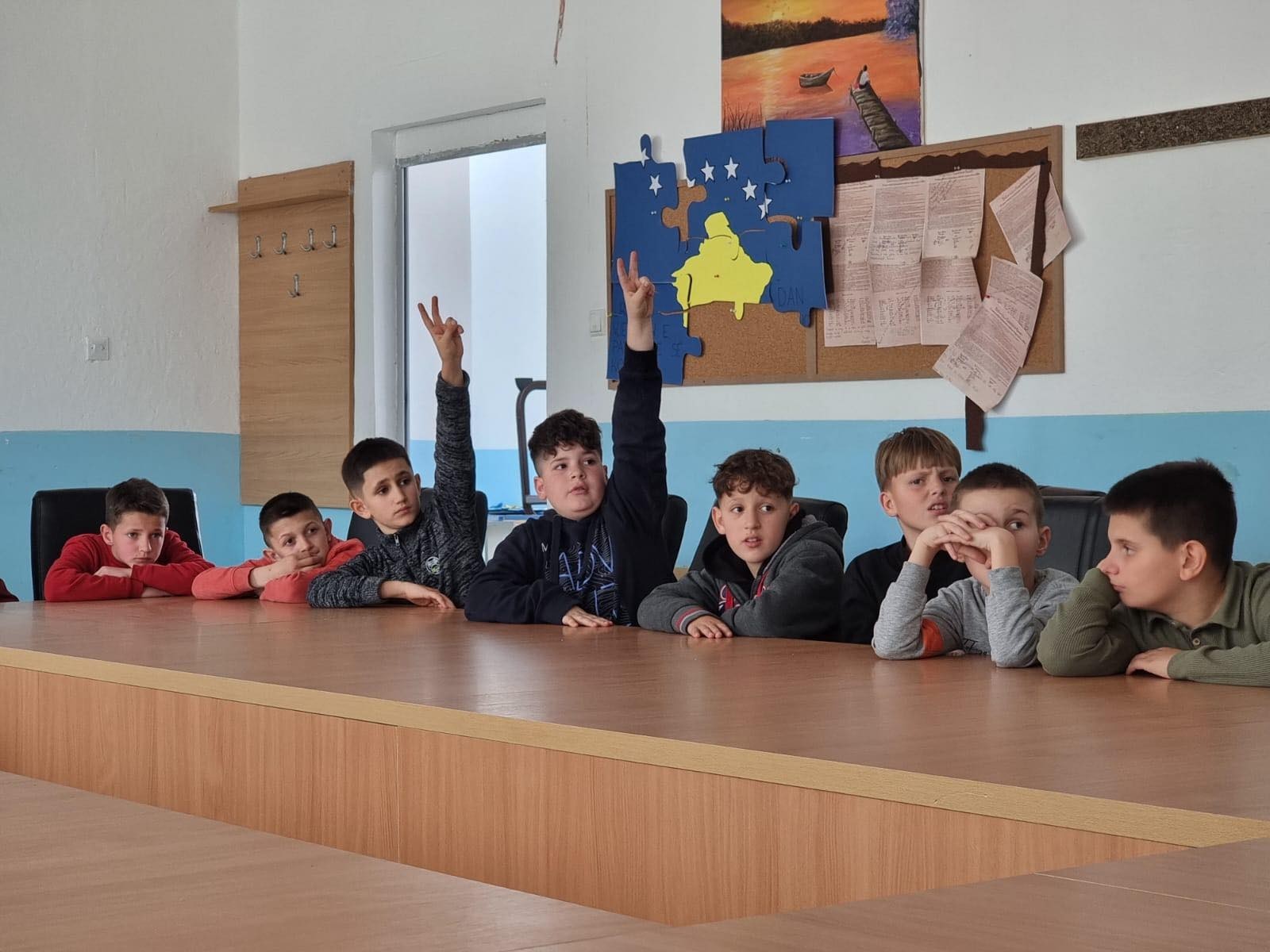 Nxënësit e Dragashit njoftohen për rëndësinë e trashëgimisë kulturore dhe natyre të Kosovës