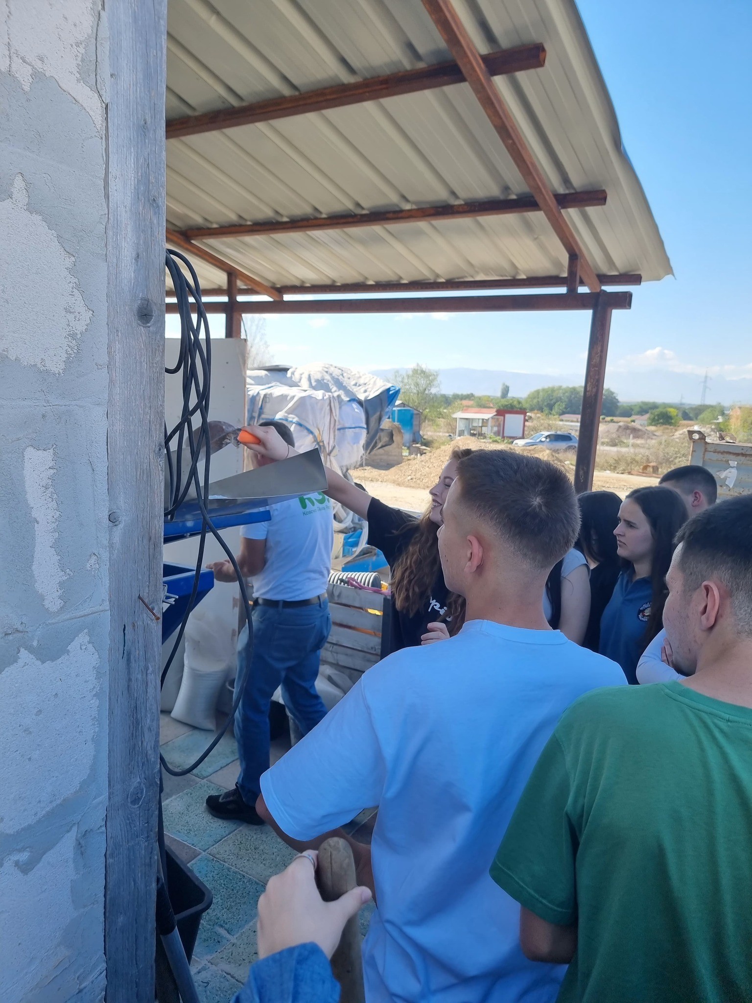 Eko klubet vizitojnë qendrat për riciklimin e plastikës dhe xhamit