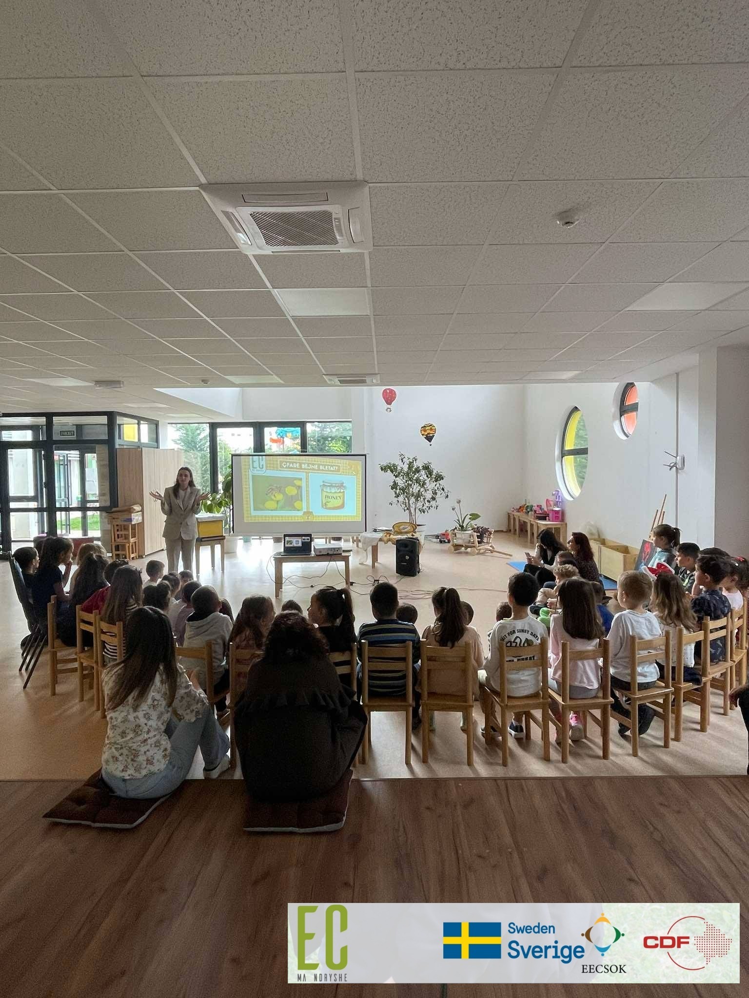Dita Botërore e Bletëve shënohet me aktivitete edukative në Prishtinë dhe Prizren