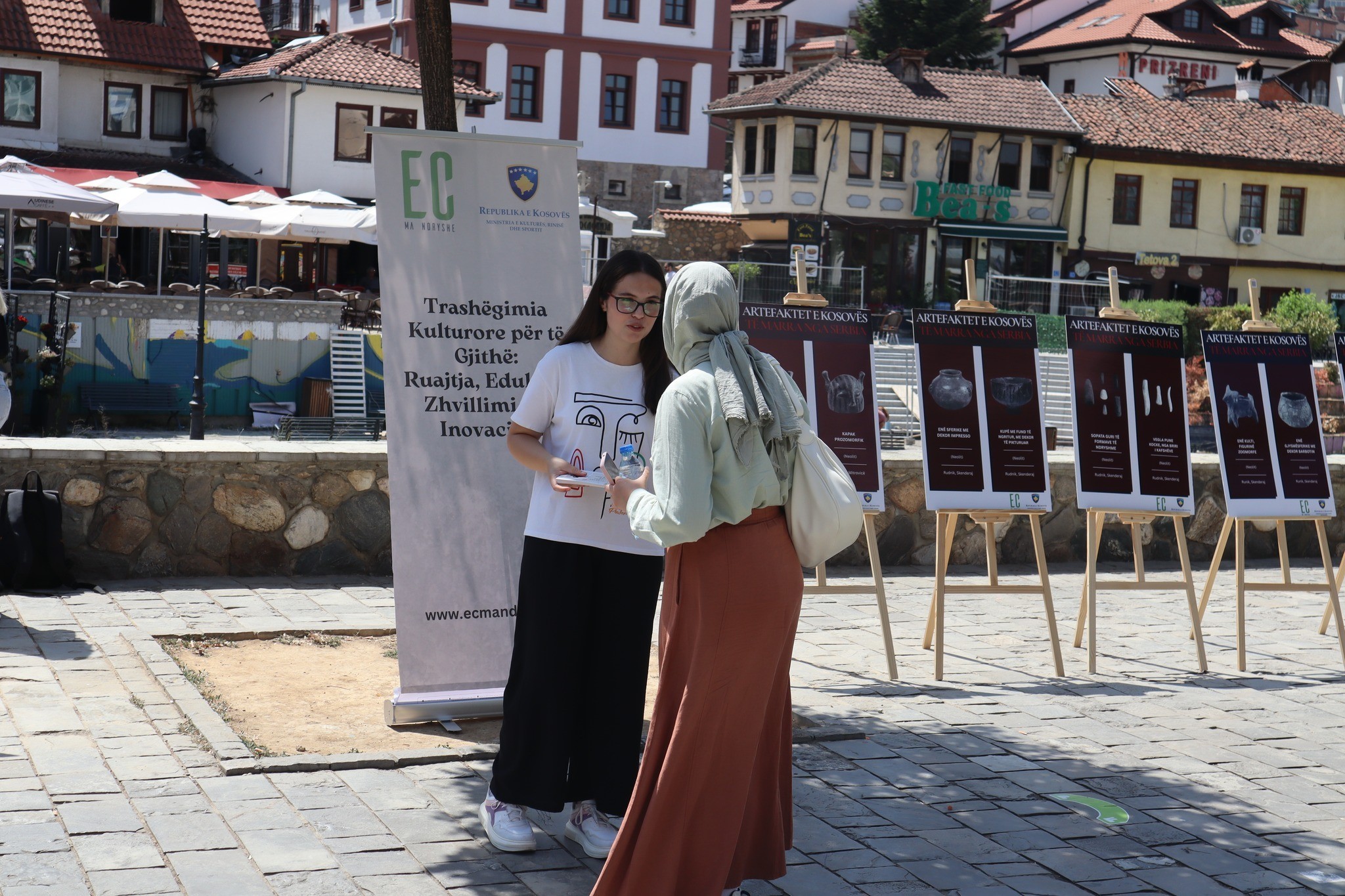 EKSPOZITA “ARTEFAKTET E KOSOVËS TE MARRA NGA SERBIA” HAPET ME THIRRJEN PËR KTHIMIN E TYRE