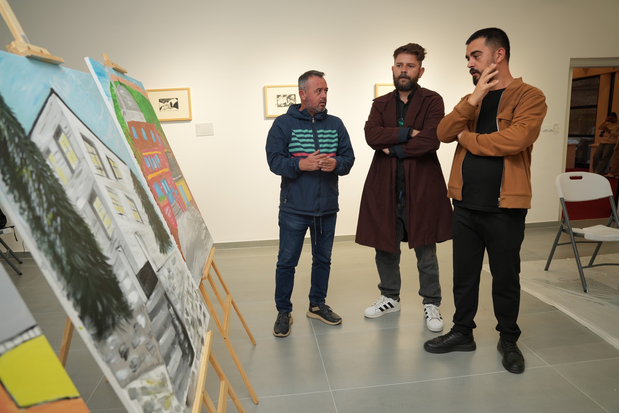 Nxënësit e shkollave të mesme pikturojnë vlerat e trashëgimisë kulturore të Prizrenit