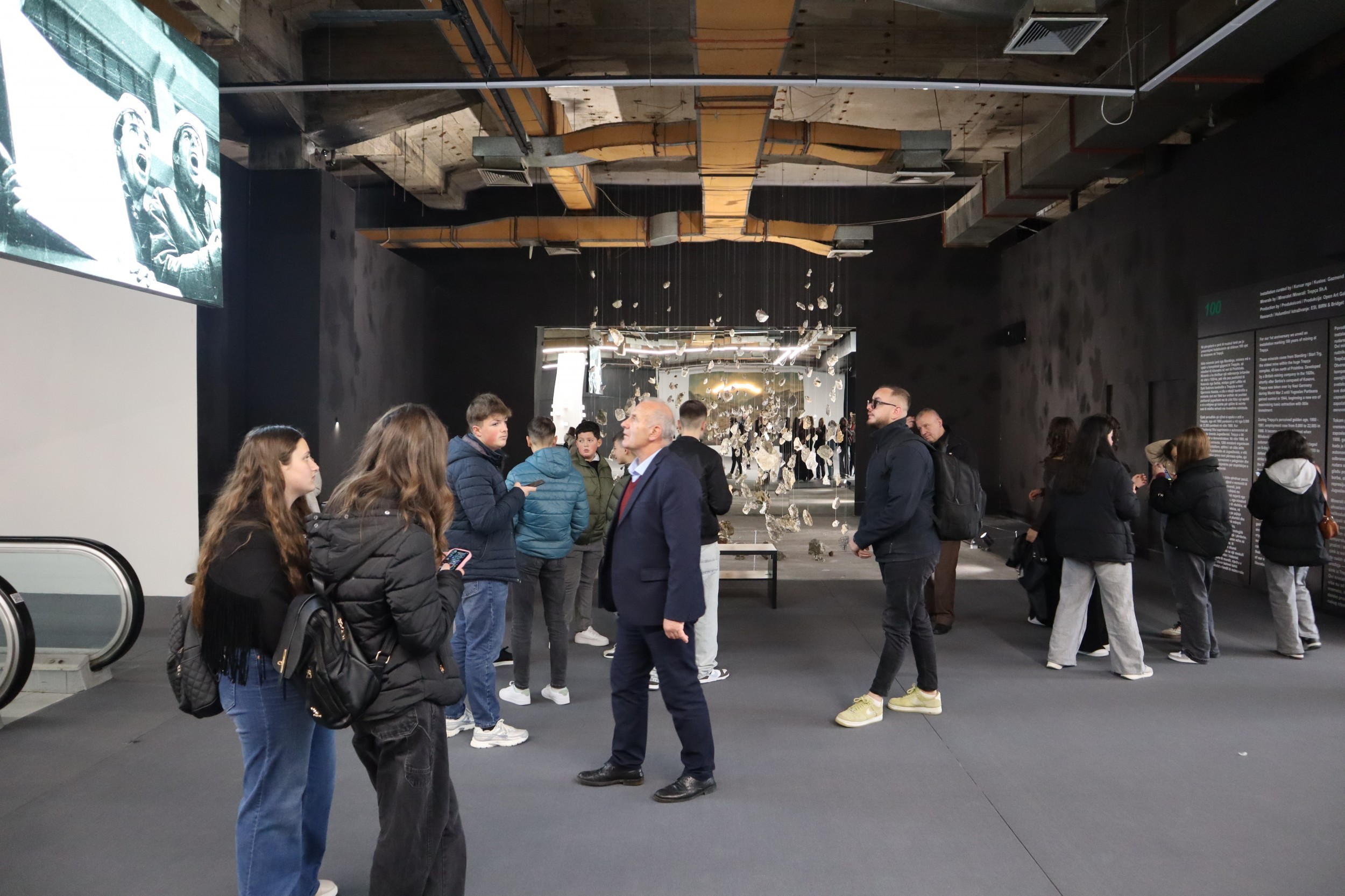 Nxënësit nga Dragashi njihen me historinë bashkëkohore të Kosovës në “Reporting House”