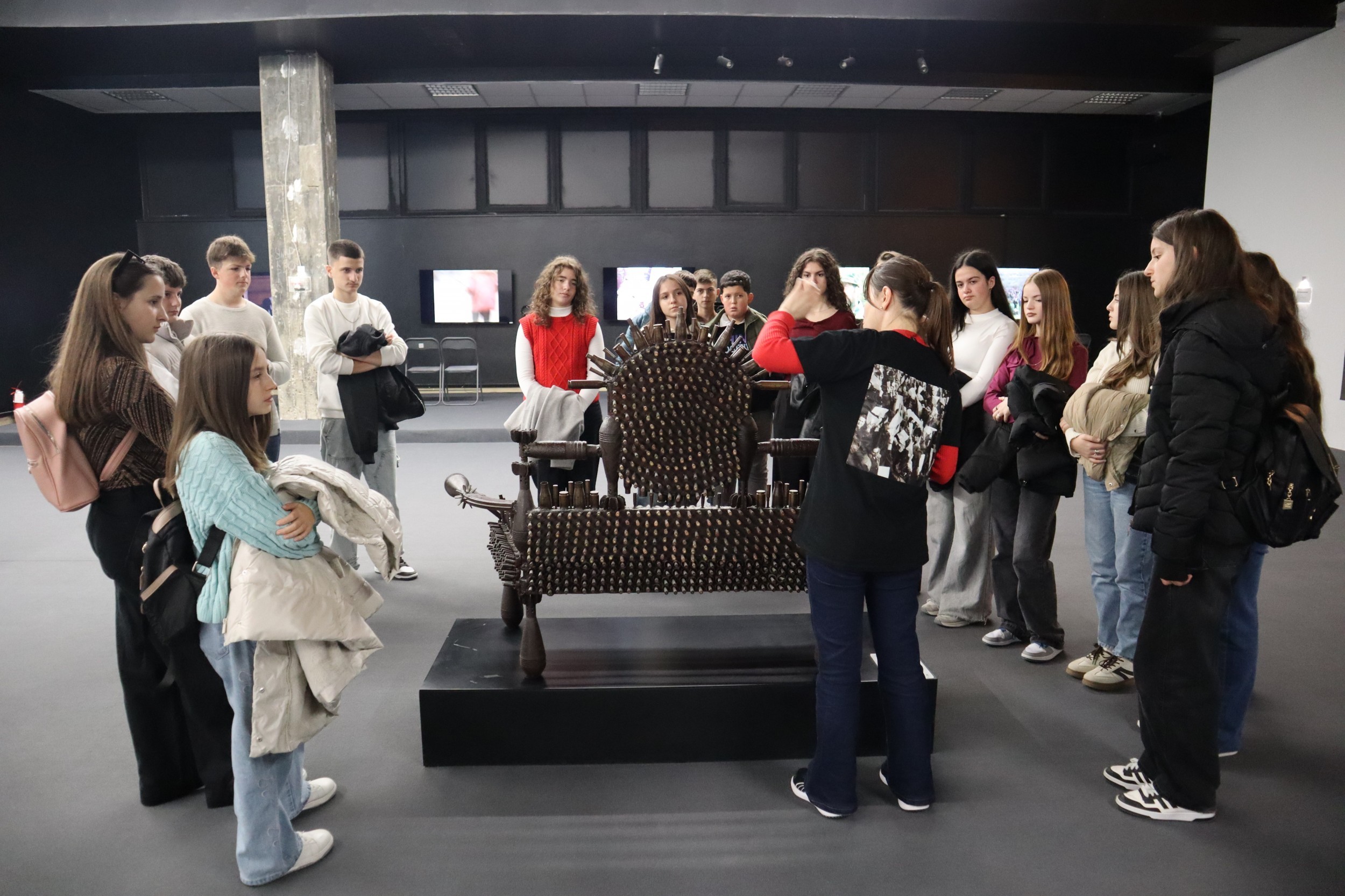 Nxënësit nga Dragashi njihen me historinë bashkëkohore të Kosovës në “Reporting House”