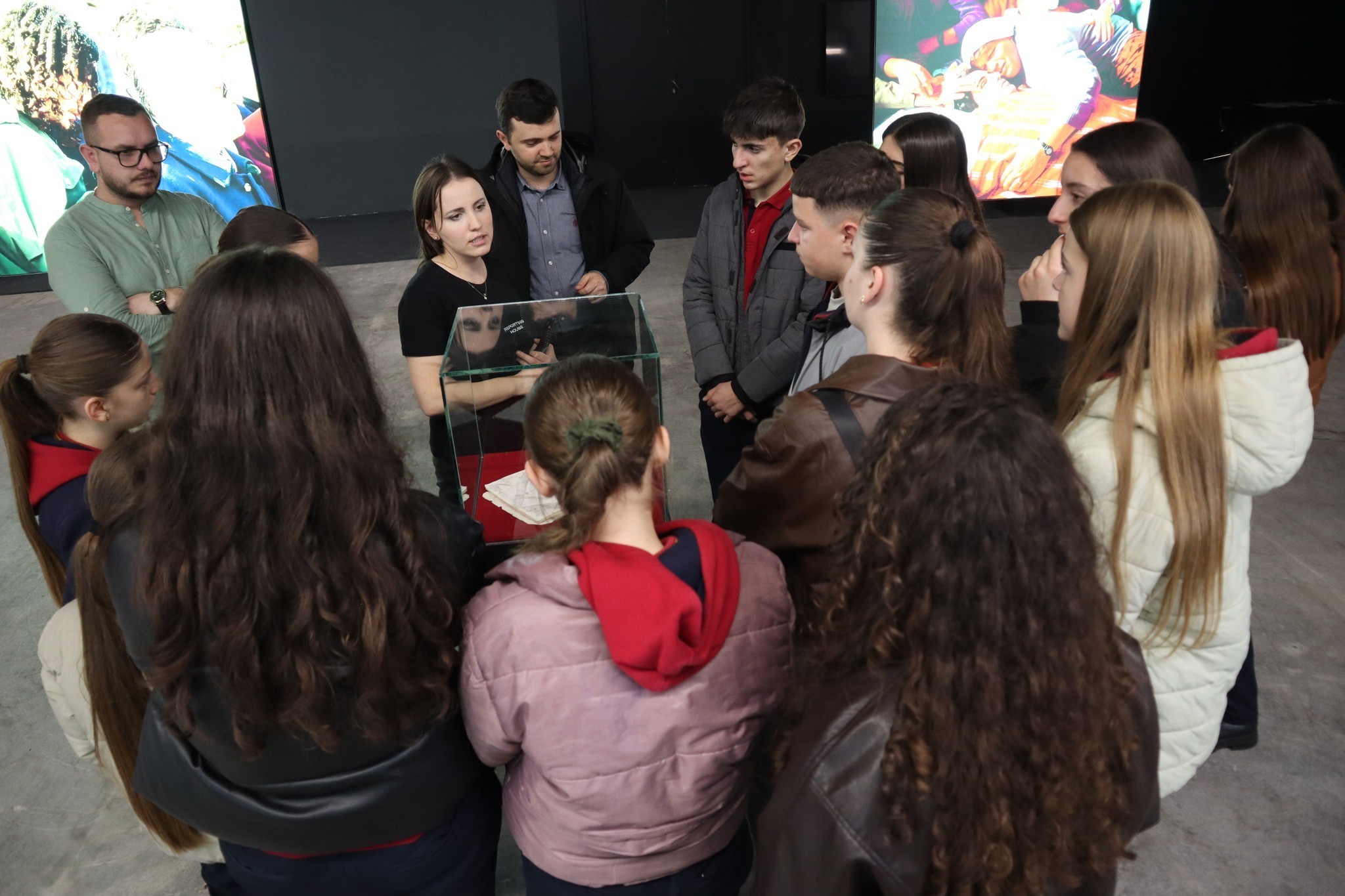 Nxënësit nga Gjonaj i Prizrenit njihen me historinë bashkëkohore të Kosovës në “Reporting House”