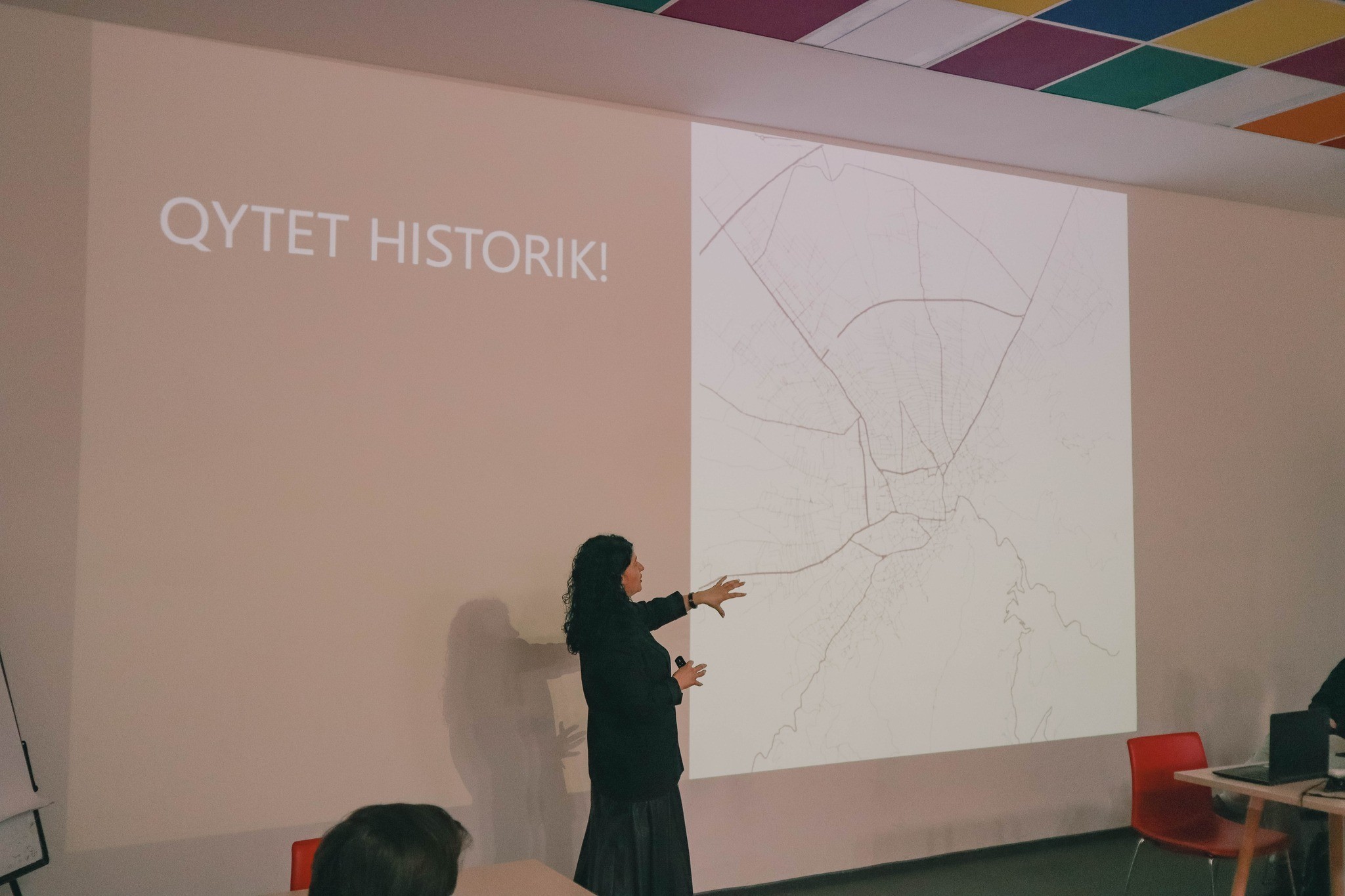 Mbahet trajnimi “Prizreni i qëndrueshëm: Zhvillimi qarkor, zgjidhjet e bazuara në natyrë dhe planifikimi pjesëmarrës”