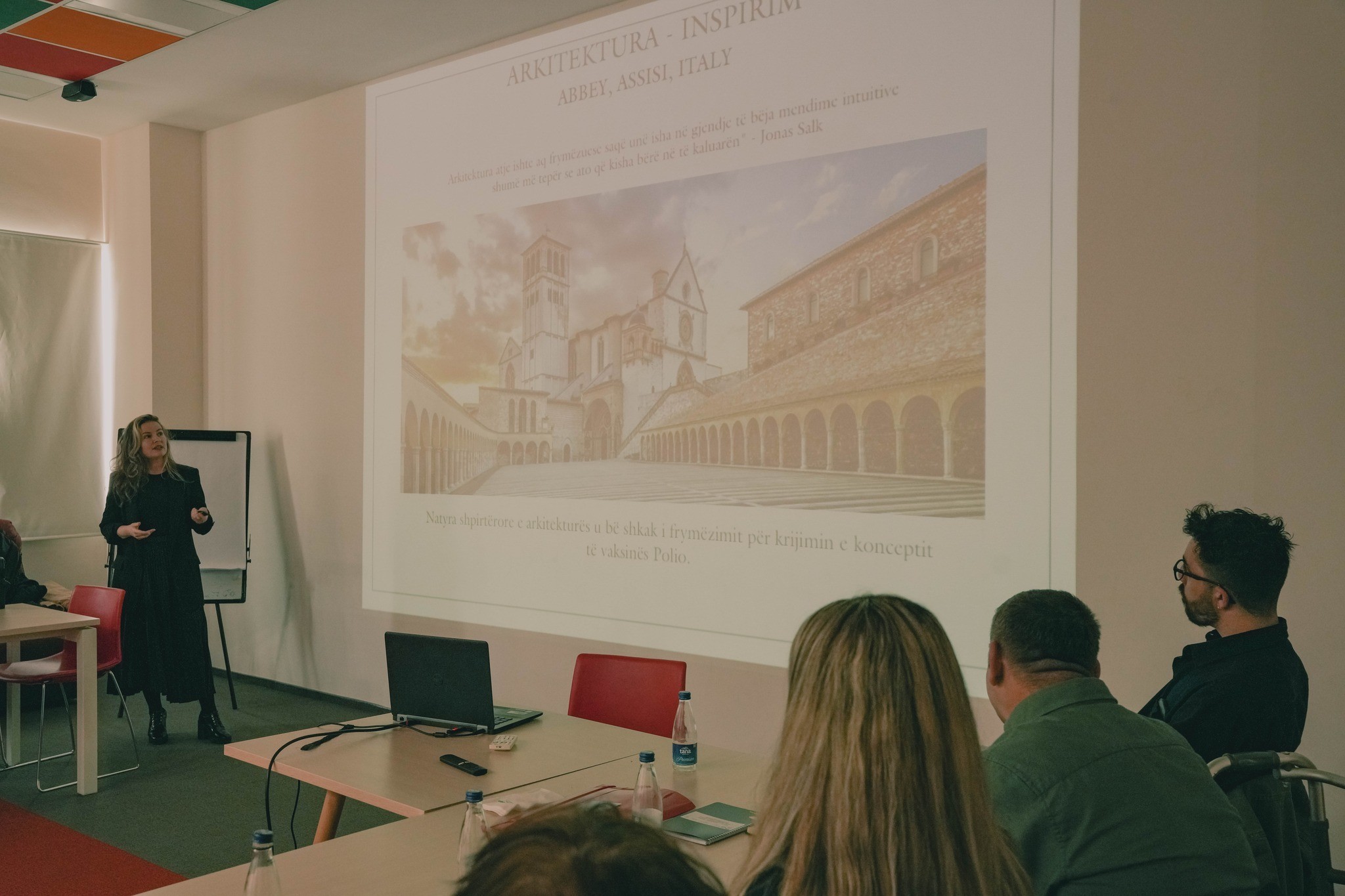 Mbahet trajnimi “Prizreni i qëndrueshëm: Zhvillimi qarkor, zgjidhjet e bazuara në natyrë dhe planifikimi pjesëmarrës”