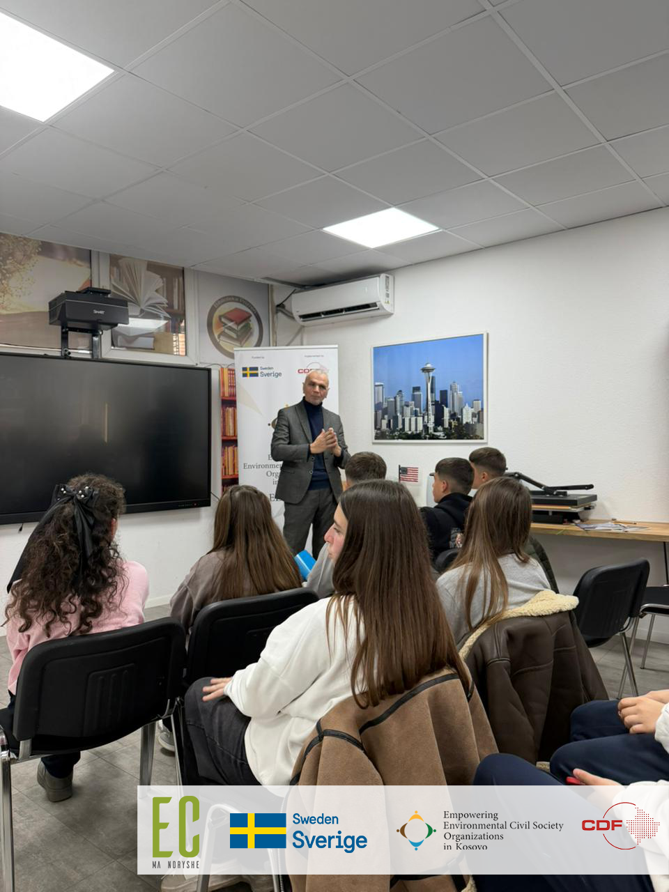 Nxënësit diskutojnë për ndryshimet klimatike pas shfaqjes së filmit në Këndin Amerikan