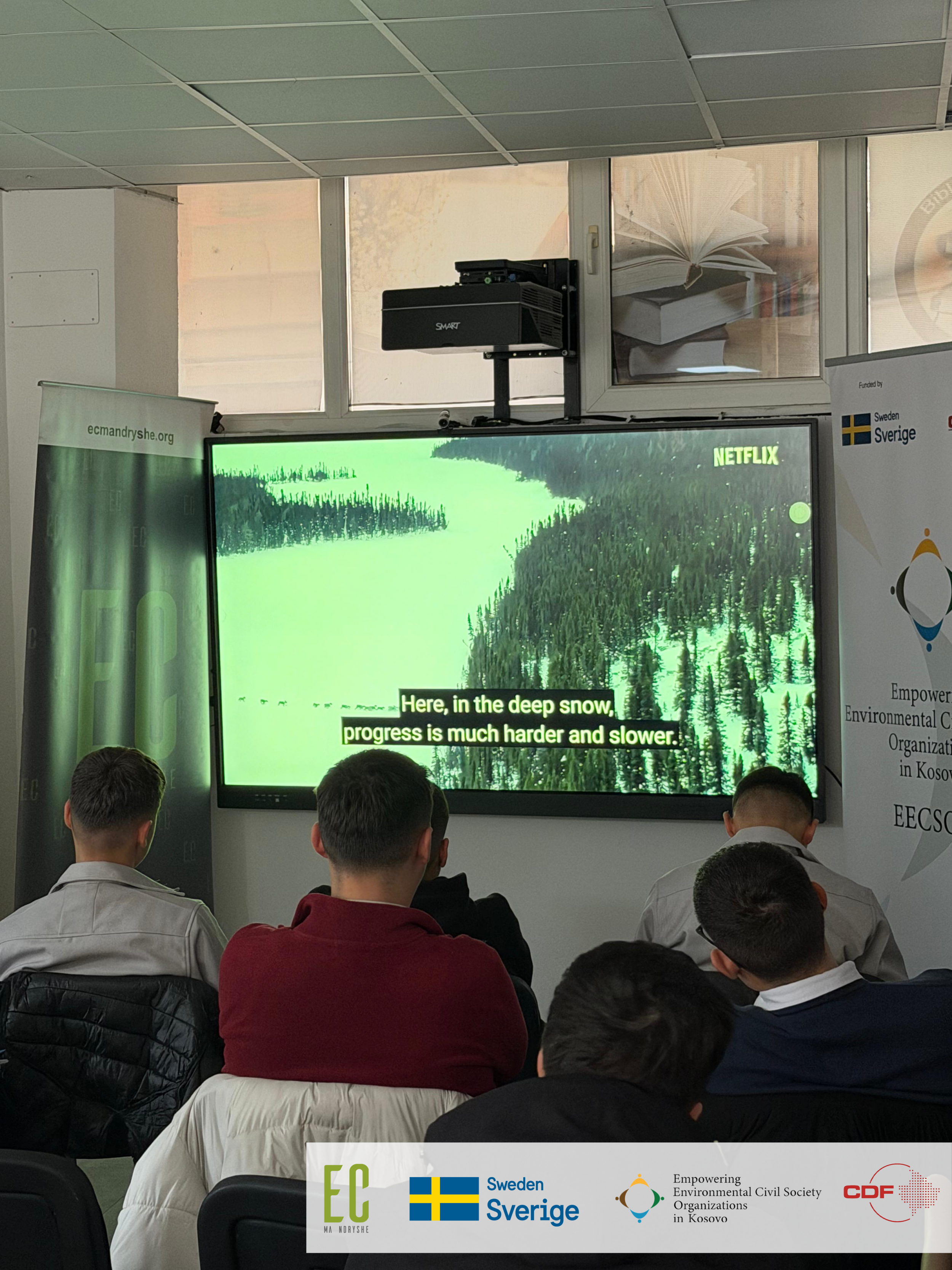 Nxënësit diskutojnë për ndryshimet klimatike pas shfaqjes së filmit në Këndin Amerikan