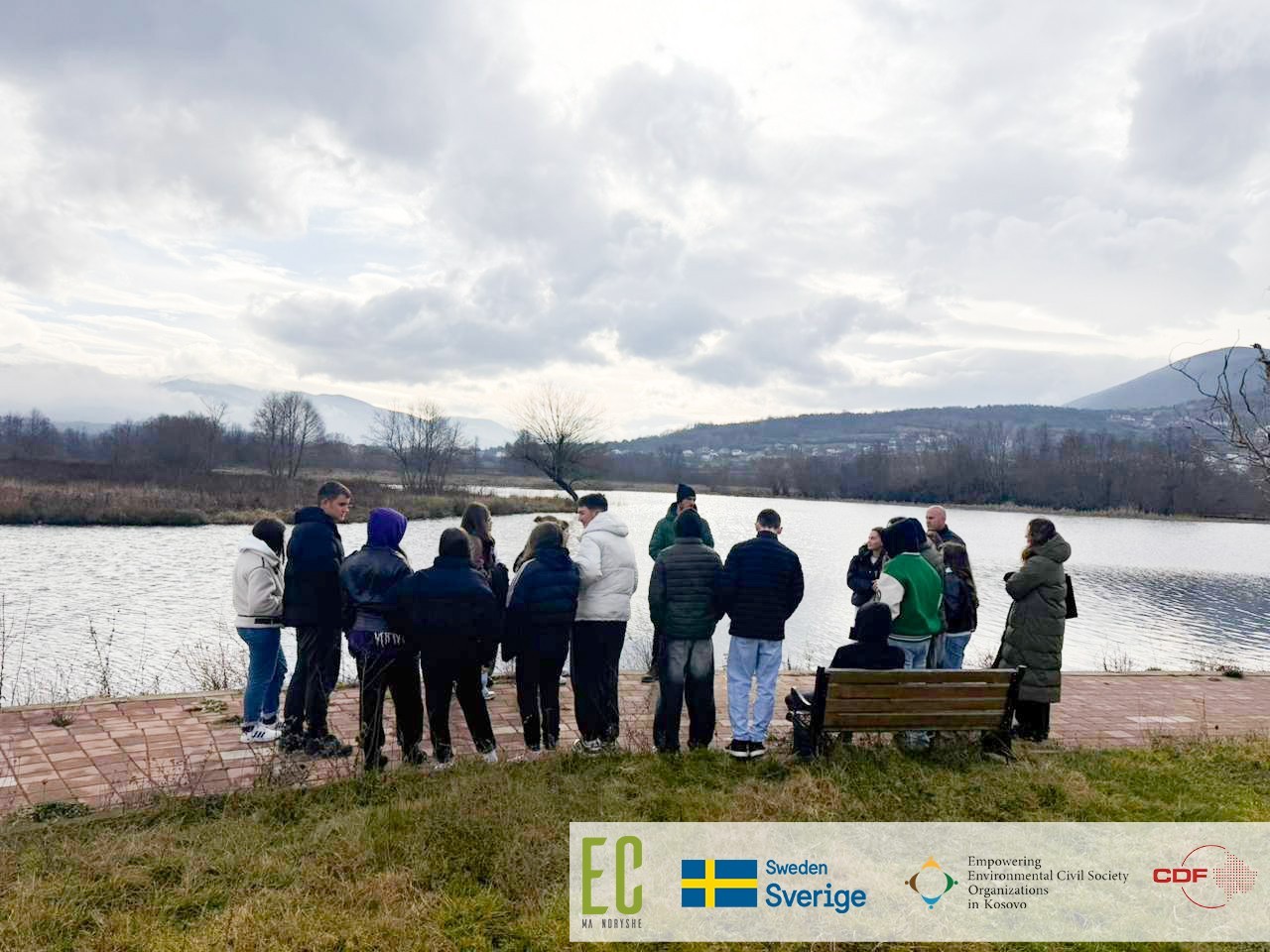 Nx&euml;n&euml;sit eksplorojn&euml; ekosistemet e nj&euml; liqeni relikt