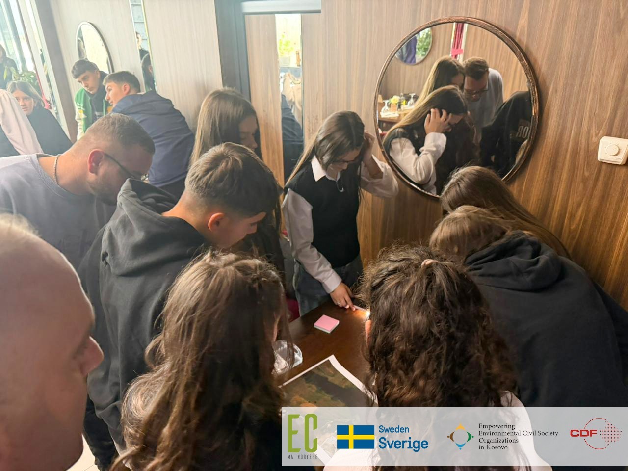 Nx&euml;n&euml;sit eksplorojn&euml; ekosistemet e nj&euml; liqeni relikt